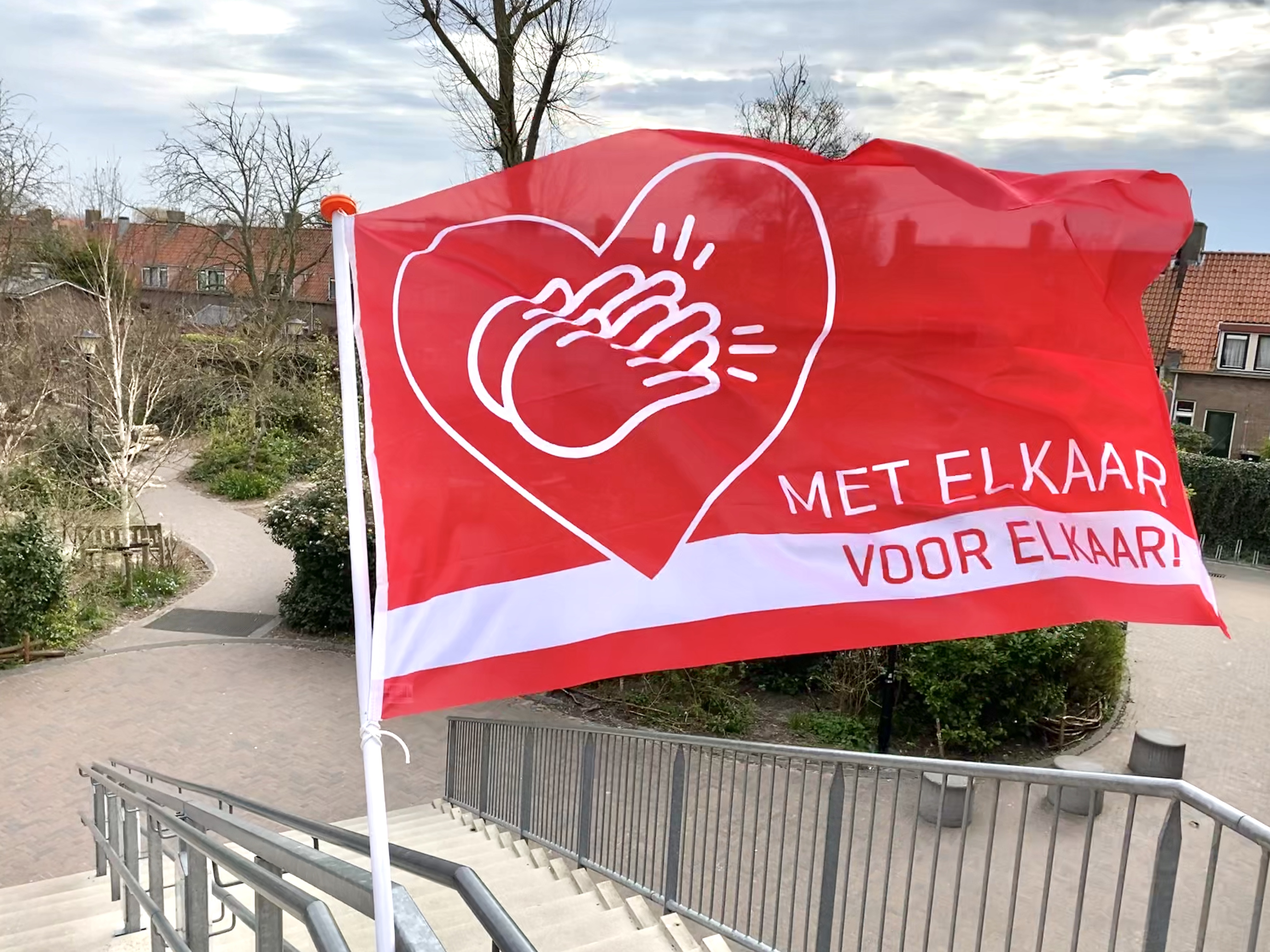 Wij steken de vlag uit! 