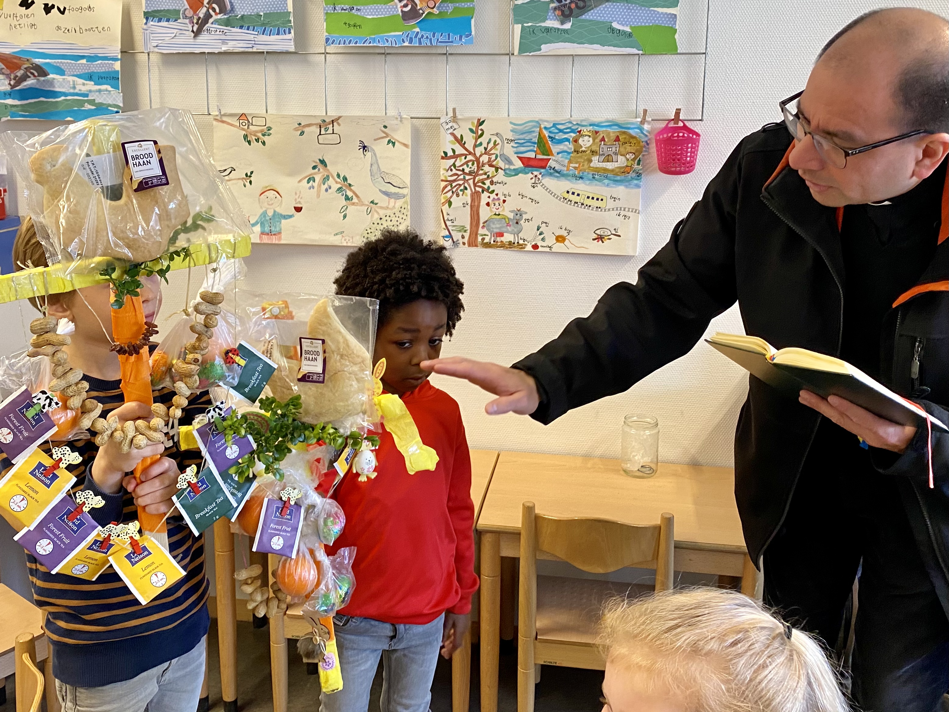 Palmpaasstokken naar ouderen Vrijwaard
