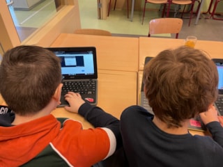 9B090040-AA41-4C5C-A417-E88564742F3F