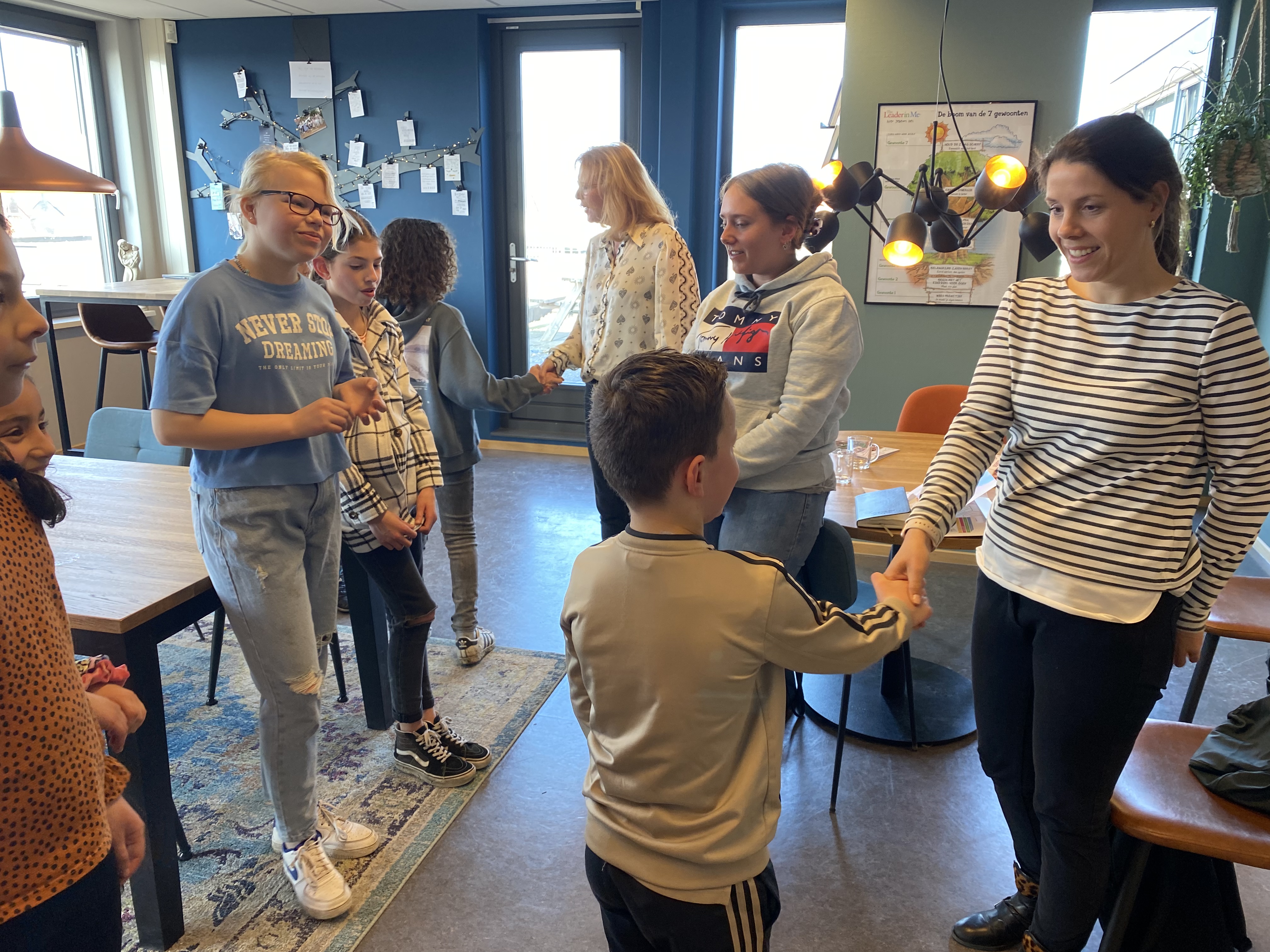 Leerlingpanel leidt gasten rond