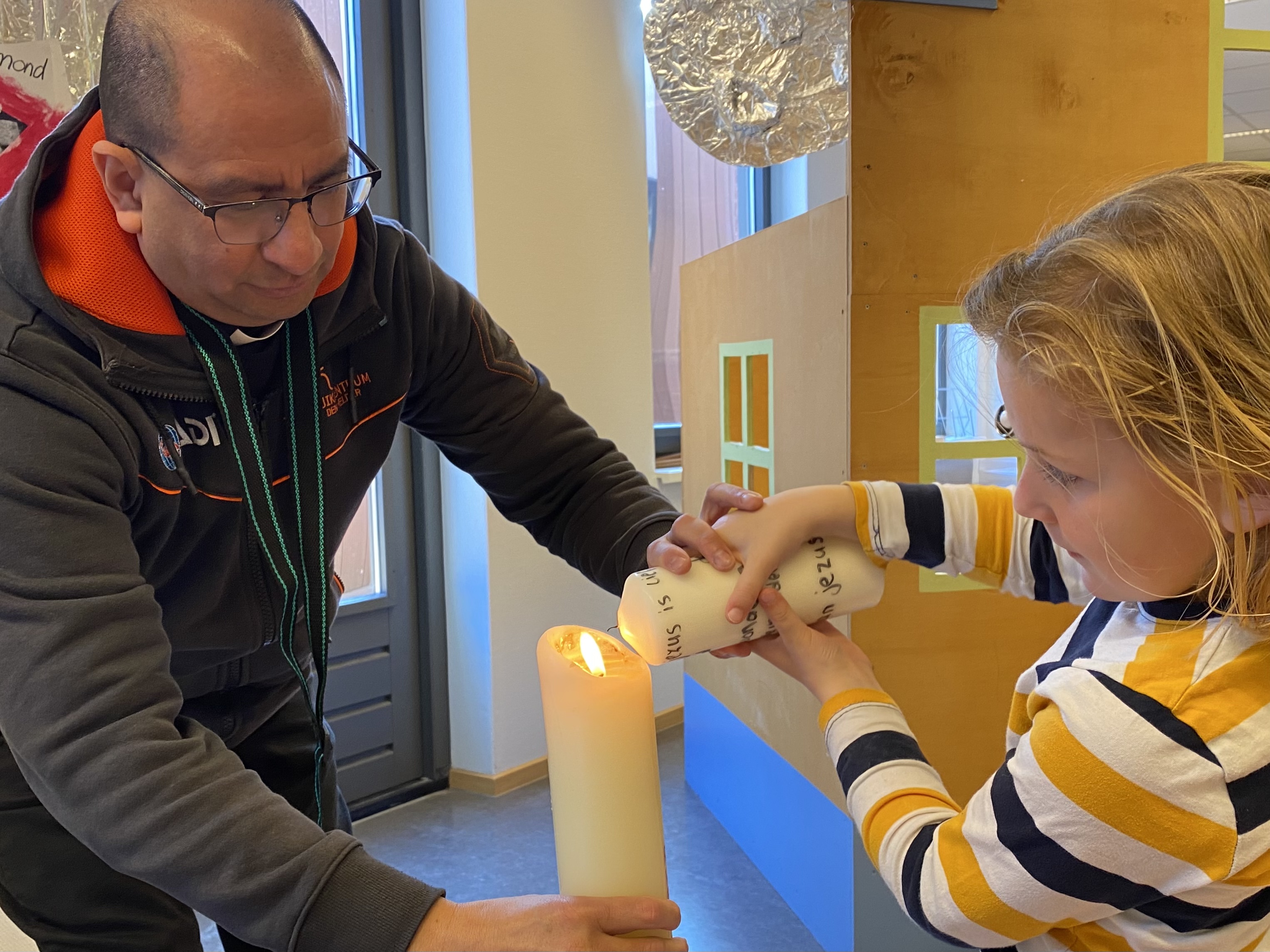 Licht en muziek geven de paasviering kleur