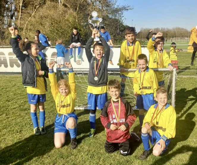 Naast een mooi resultaat vooral plezier met schoolvoetbal! 