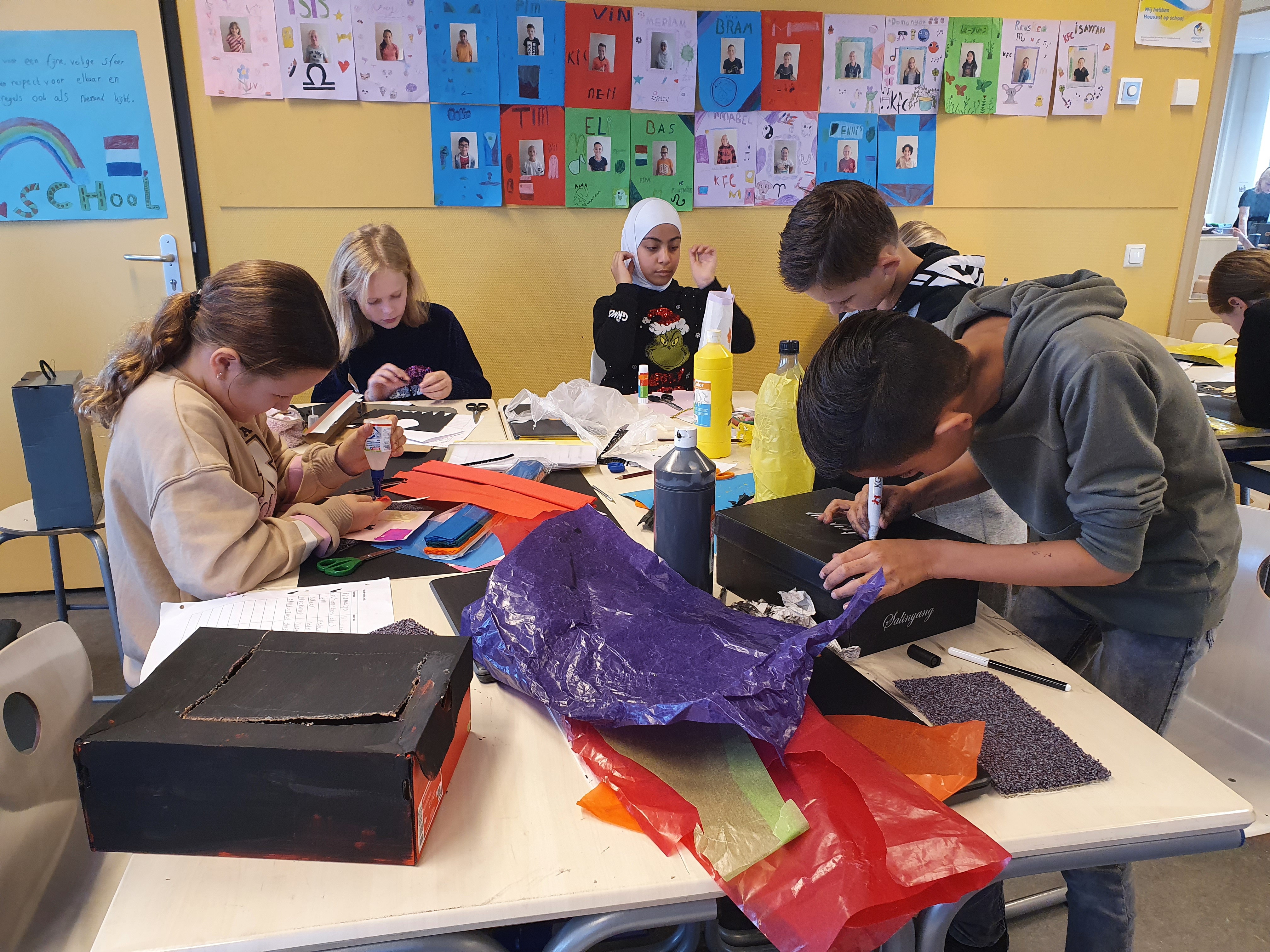 De bovenbouw maakt lampionnen met een plan!