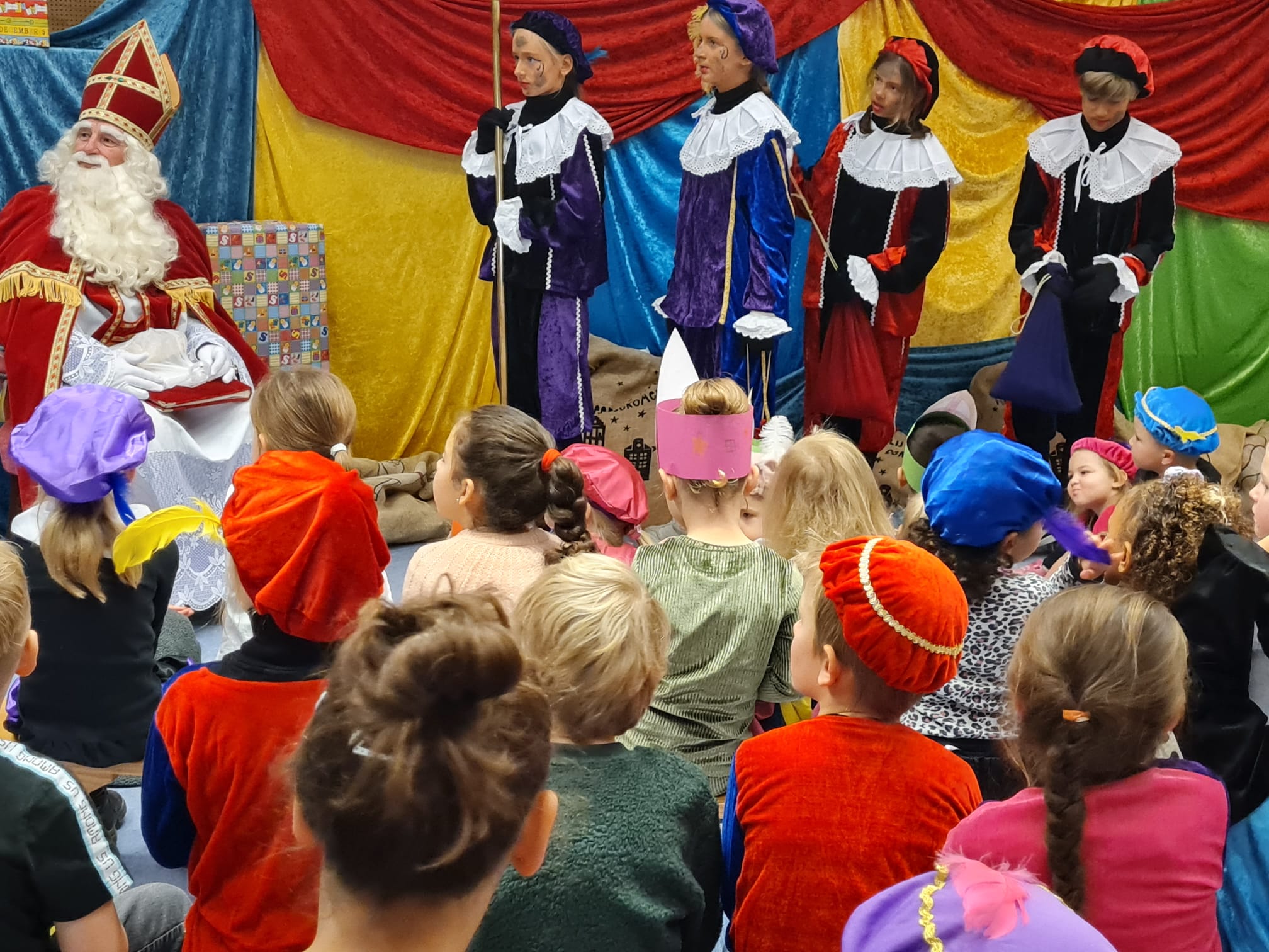 Van de leerlingredactie: Sinterklaas op de Windwijzer!