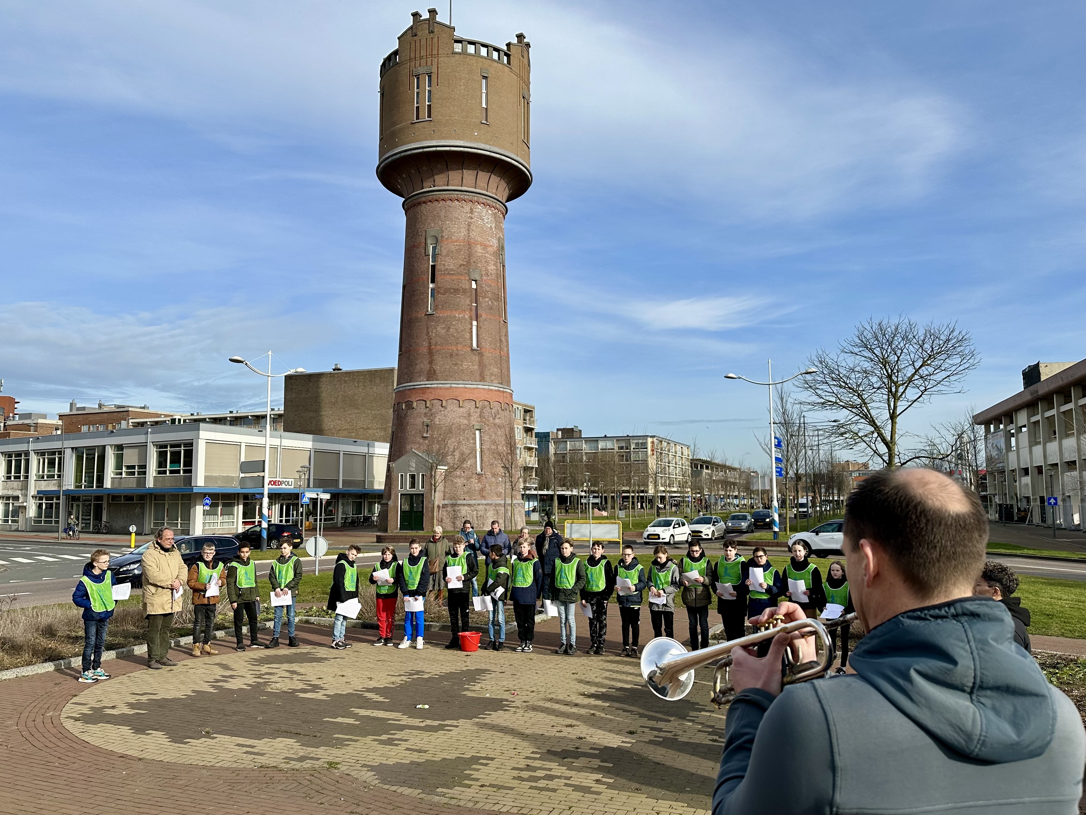 Leerlingen organiseren herdenking