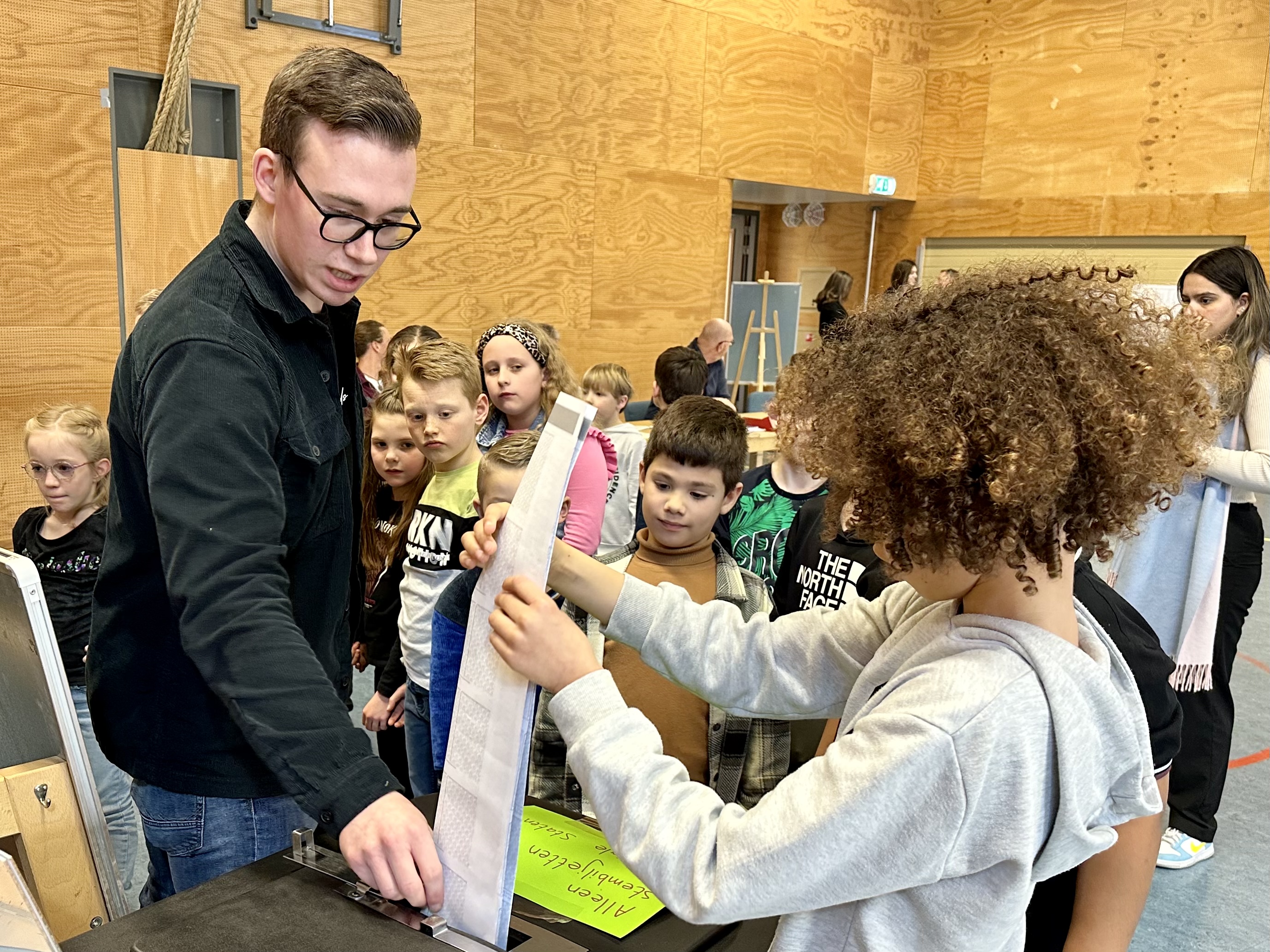 Met meester of juf mee naar het stembureau 