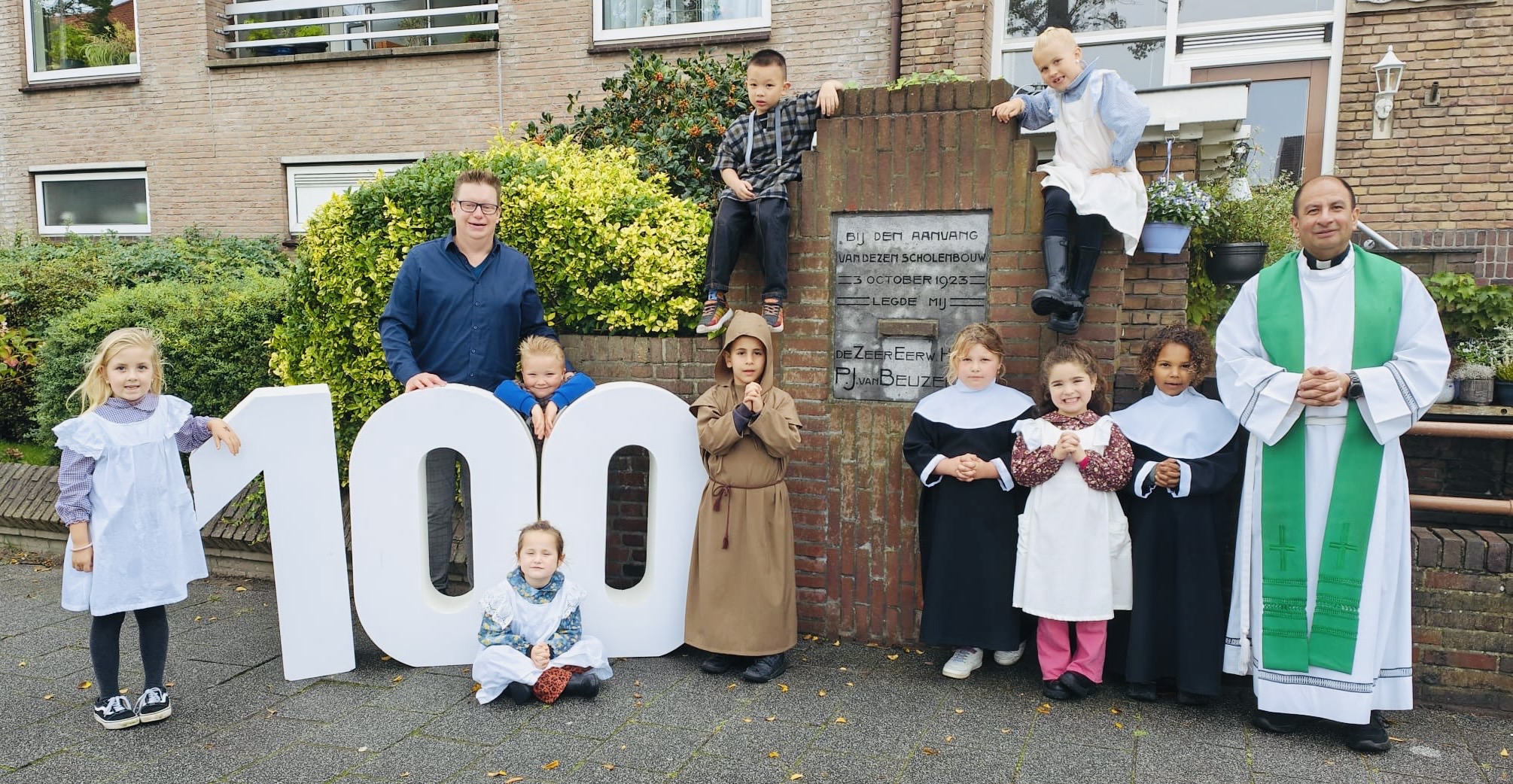3 oktober: een eeuw na de eerste steen