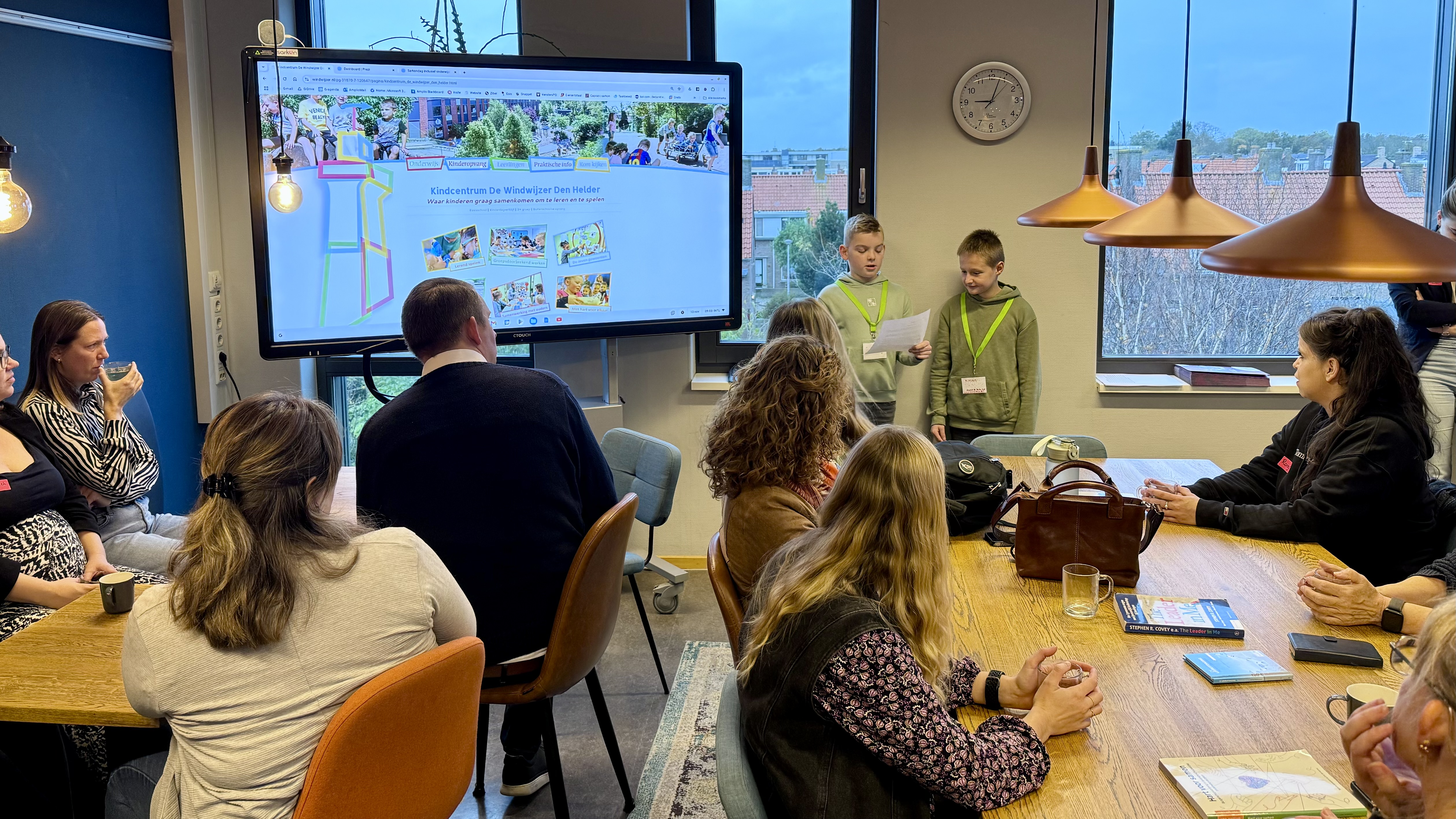 Leerlingen leren aan leraren Sarkon over goed onderwijs