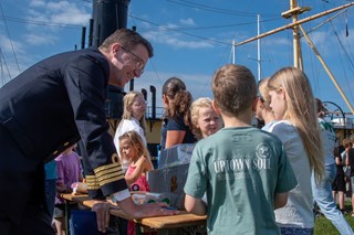 9f9de90e-0c63-4b52-ba9a-557f5e7339ce